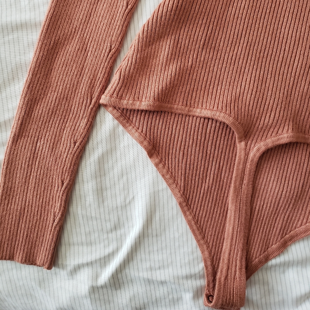 Strappy Cinched Front Ribbed Bodysuit - Picture 9 of 13